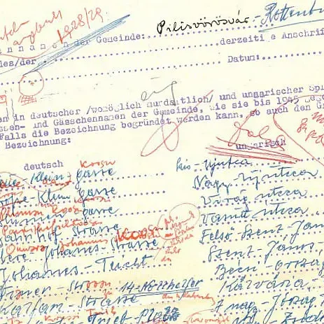 Handschriftlich geschriebene Liste mit Straßennamen in Pilisvörösvár.